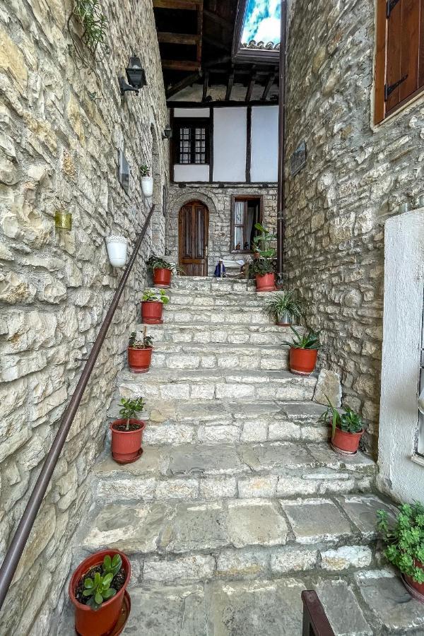 Bujtina Kodiket Guesthouse Берат Екстериор снимка