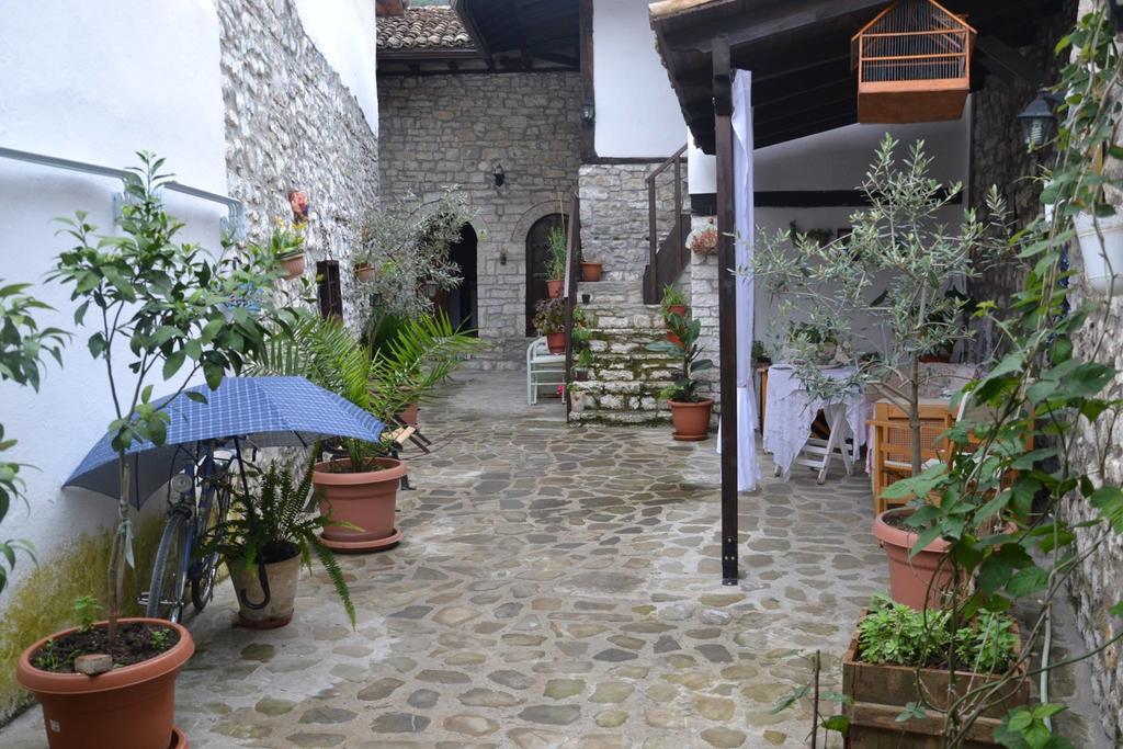 Bujtina Kodiket Guesthouse Берат Екстериор снимка