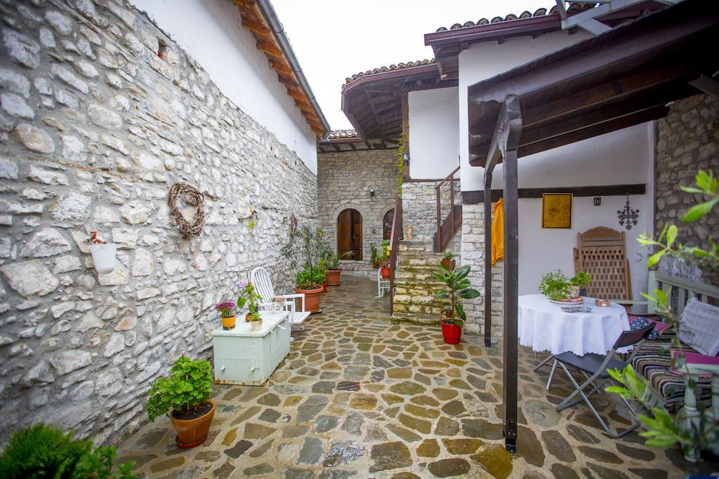 Bujtina Kodiket Guesthouse Берат Екстериор снимка